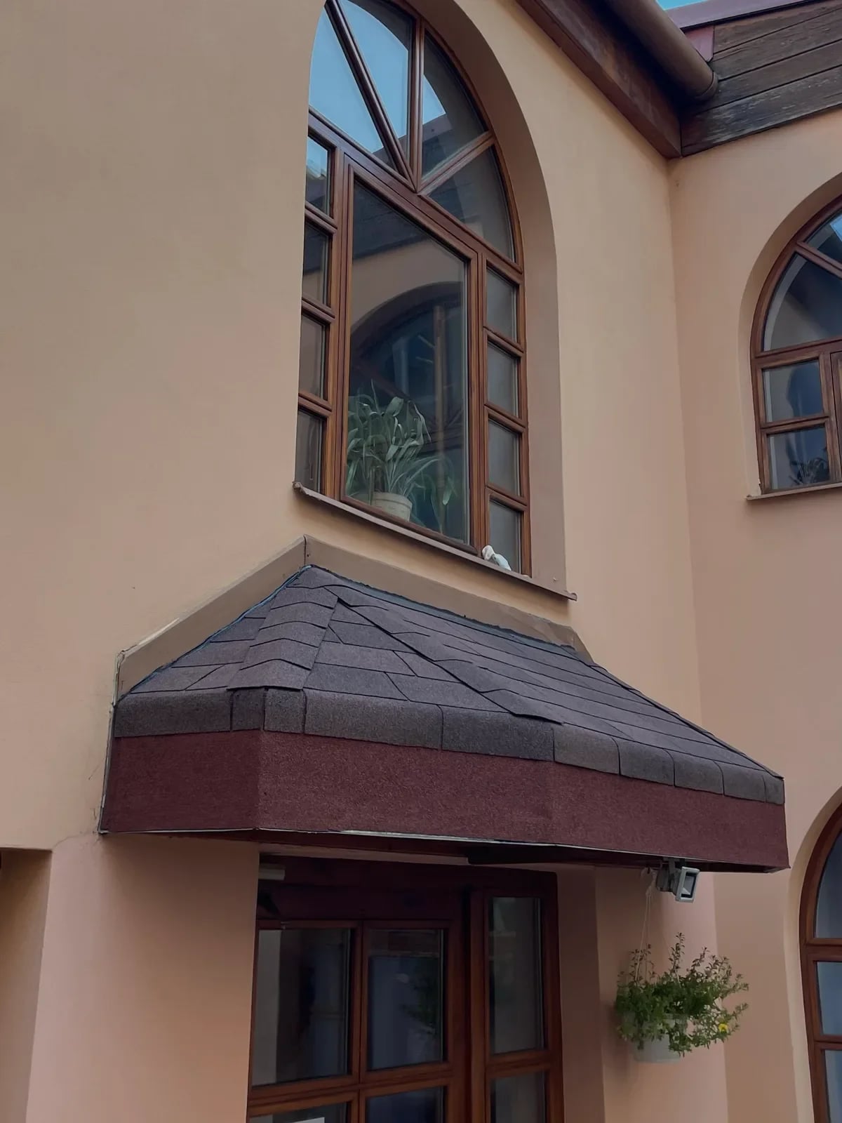 Stříška nad vchodem na míru